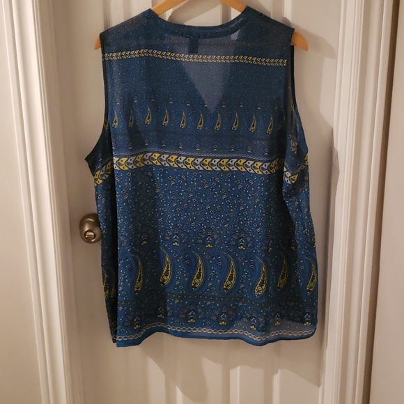 Old Navy flowy mesh-like tank blouse - Picture 2 of 5